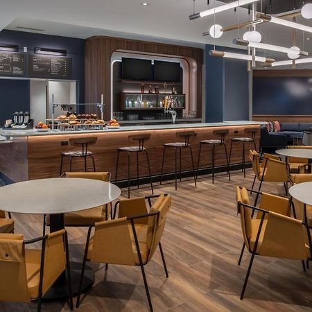 Courtyard By Marriott Olympia Hotel ภายนอก รูปภาพ
